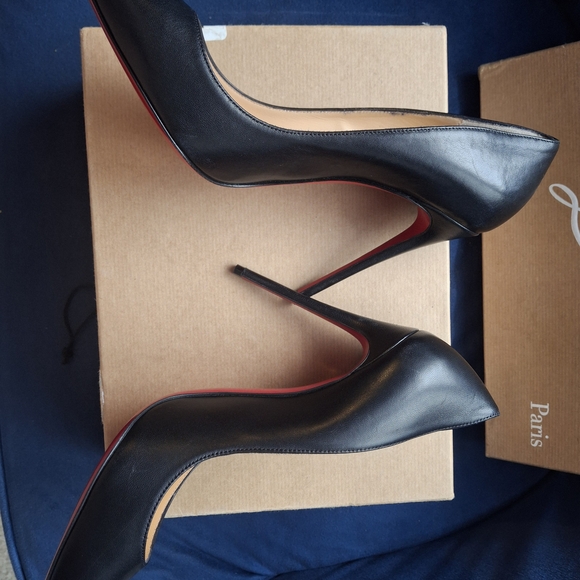 Christian Louboutin Black Pumps with Iconic Red Soles - Picture 6 of 11